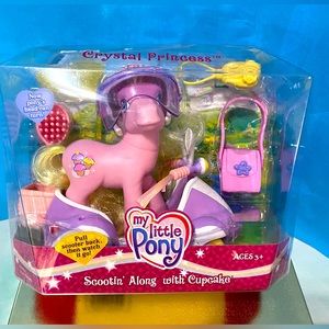 MY LITTLE PONY G3 NWT VTG 2005 CRYSTAL PRINCESS SCOOTIN ALONG WITH CUPCAKE CUTE